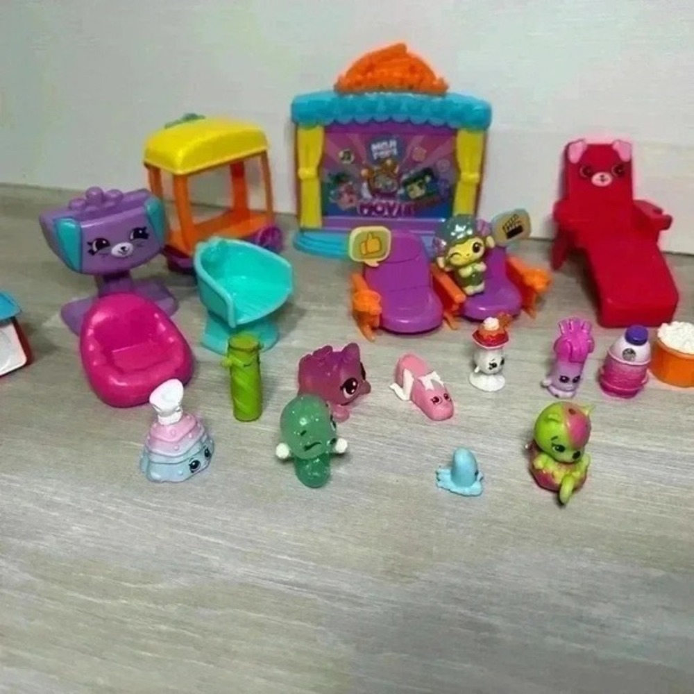 Shopkins Playset Lot Characters Figures Accessories Theater Miniatures Bundle - Picture 2 of 4